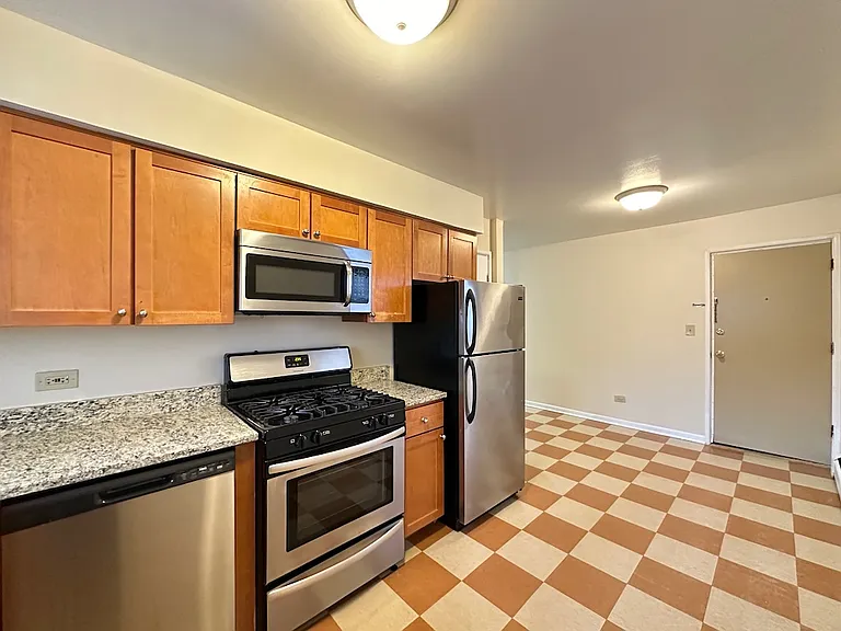 1644 W Sherwin Ave #C3 — Photo 5