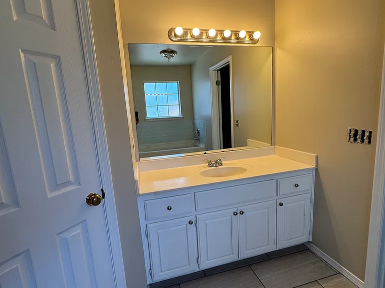 223 N Valley Dr — Photo 30