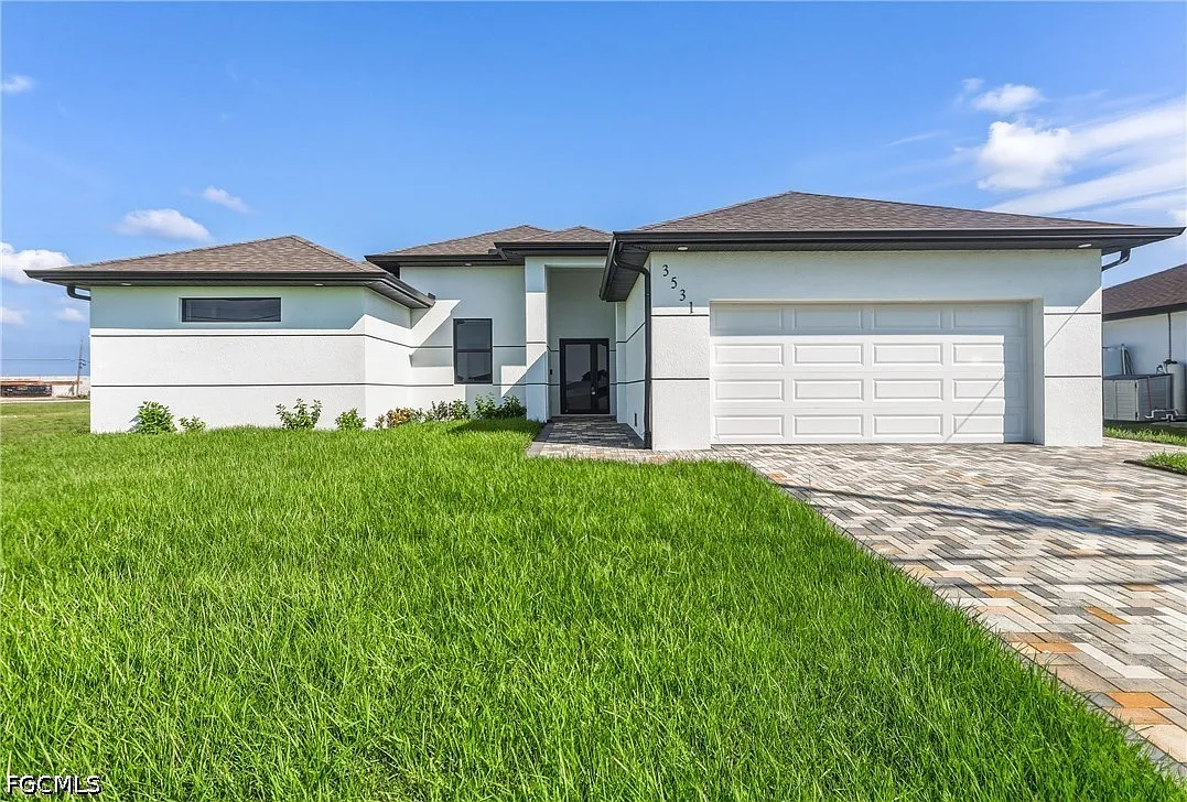 3 bed, 2.0 bath, 1887 sqft, $2,300 — Photo 1