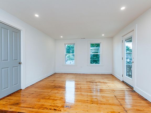 4th image of 33 Woodman St Floor 3