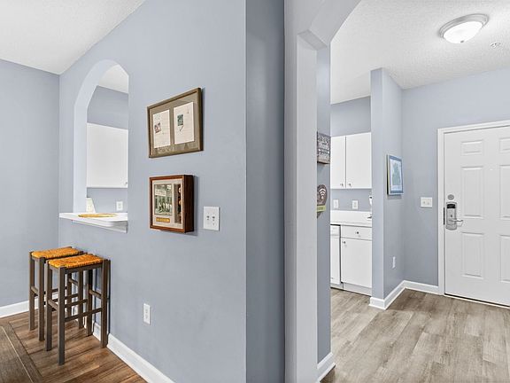 3rd image of 5825 Catalina Dr. #522