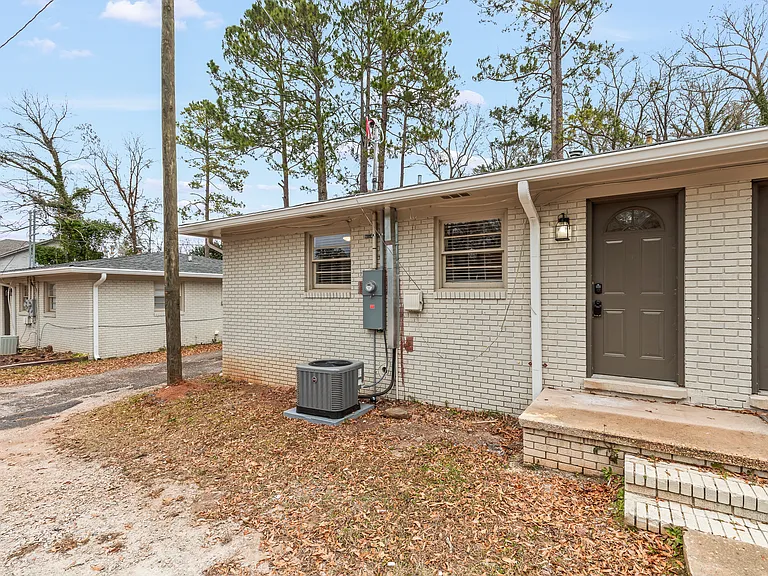 303 Springdale Dr #B — Photo 5