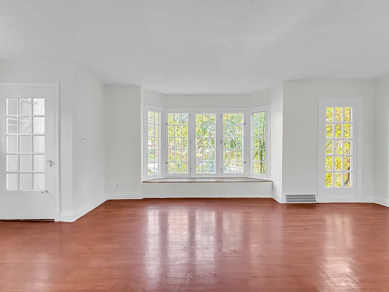 3630 Bainbridge Rd — Photo 14