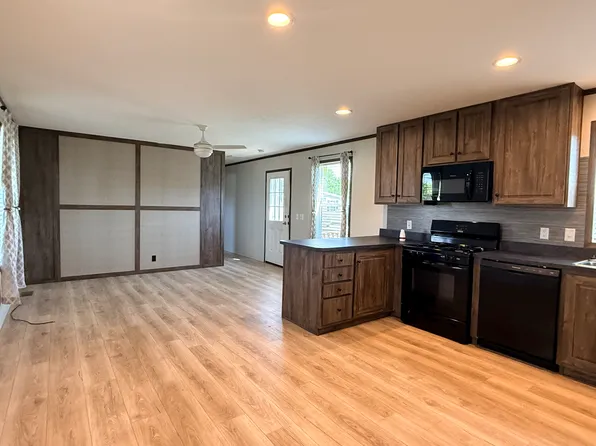 5318 Bart Dr #605, Casco, MI 48064