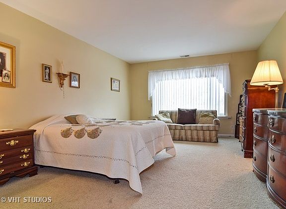 5th image of 909 E Kenilworth Ave Unit 309
