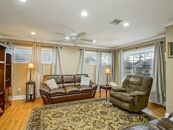 4th image of 236 Diane Ave