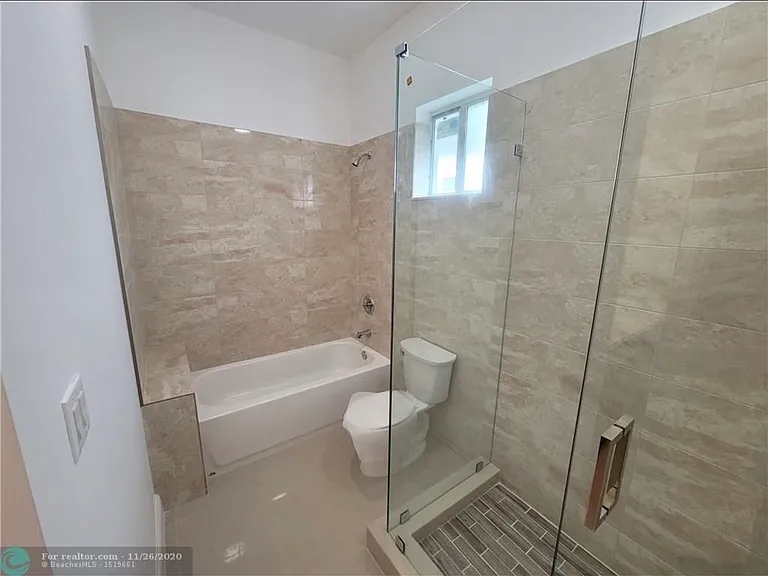 2900 SW 62nd Ave — Photo 5