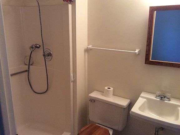 4th image of 311 Applewood Ln