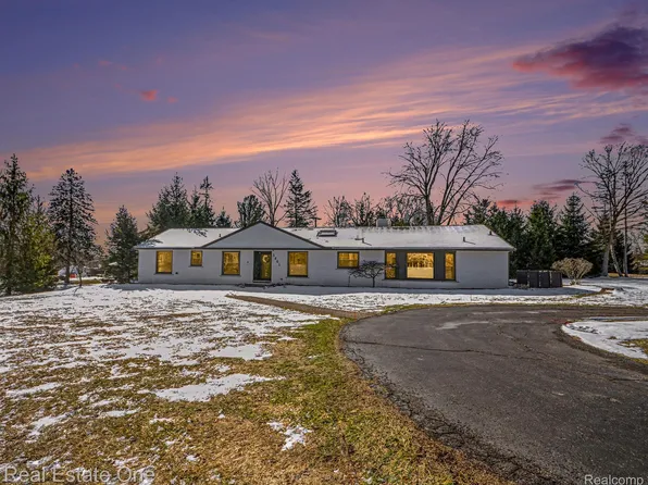 3861 Wedgewood Dr, Bloomfield Hills, MI 48301