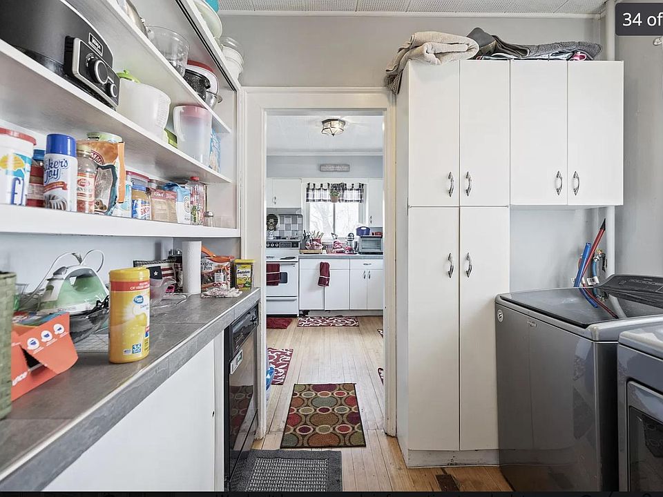 Walk through pantry/laundry