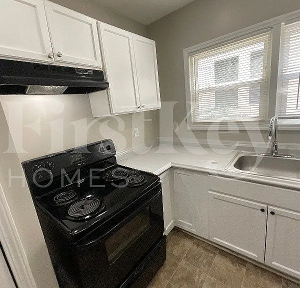 1731 N Olympian Way SW — Photo 5