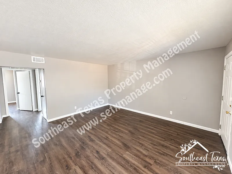 2 bed, 1.0 bath, 965 sqft, $775 — Photo 3