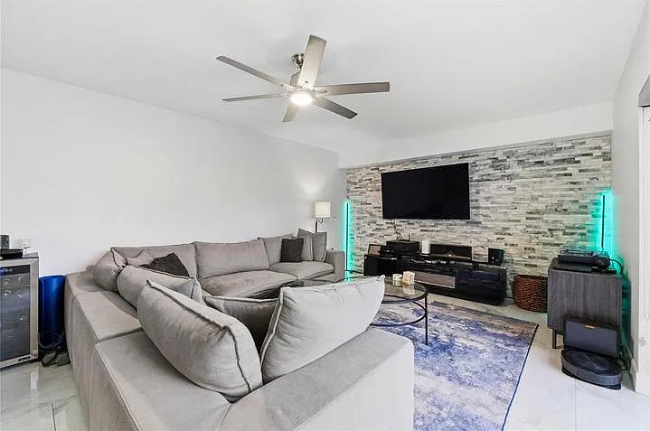 2 bed, 1236 sqft, $2,550 — Photo 3