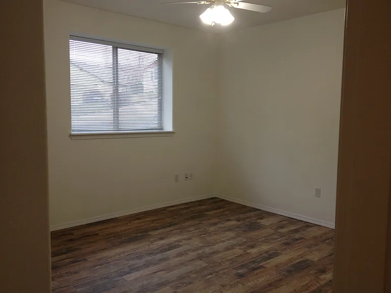 2140 SW 35th Pl #1 — Photo 7