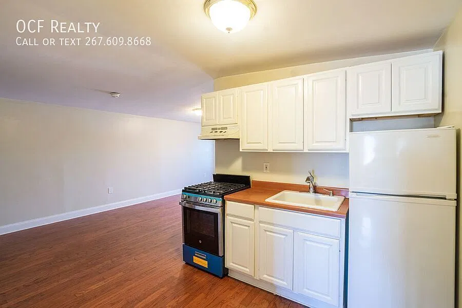 Two Bedroom East Passyunk Apartment — Photo 2