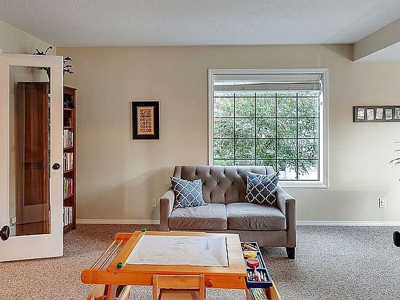 Office/Den-Main Level