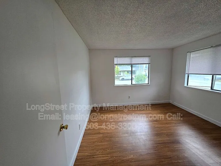 2711 Newton St — Photo 11