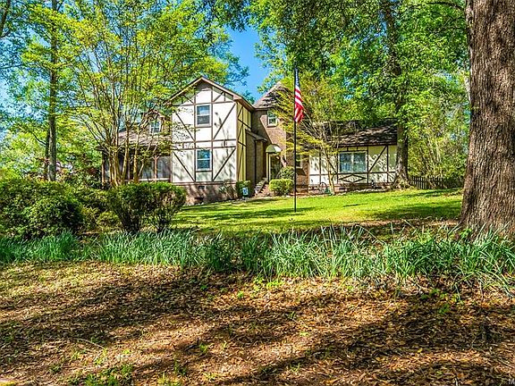 3rd image of 801 Fairwood Dr