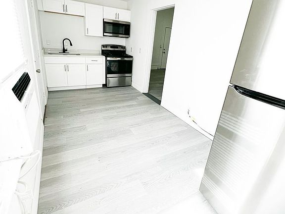 3rd image of 205 S Grove St APT 1