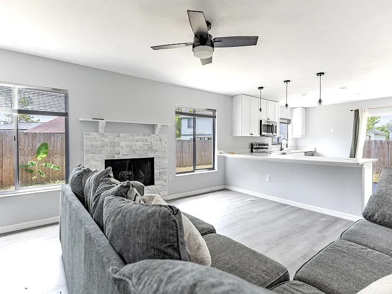 1306 Bramblewood Dr — Photo 3