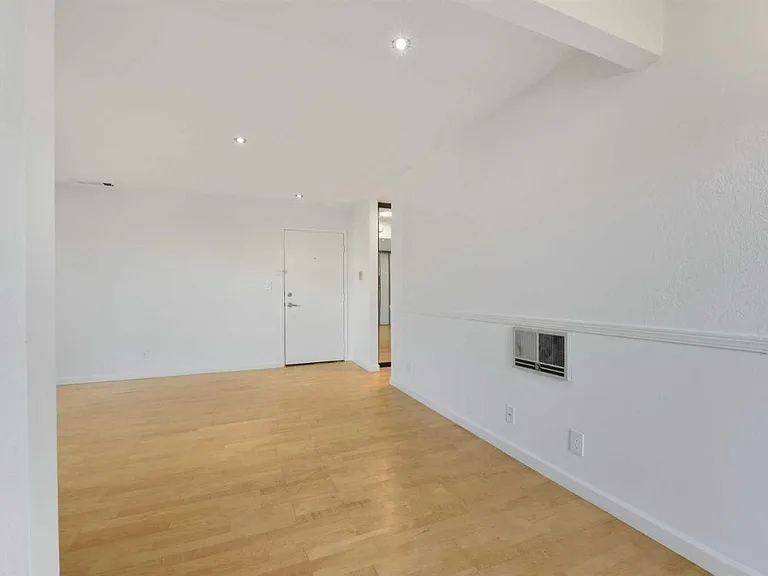480 E Okeefe St #202 — Photo 10