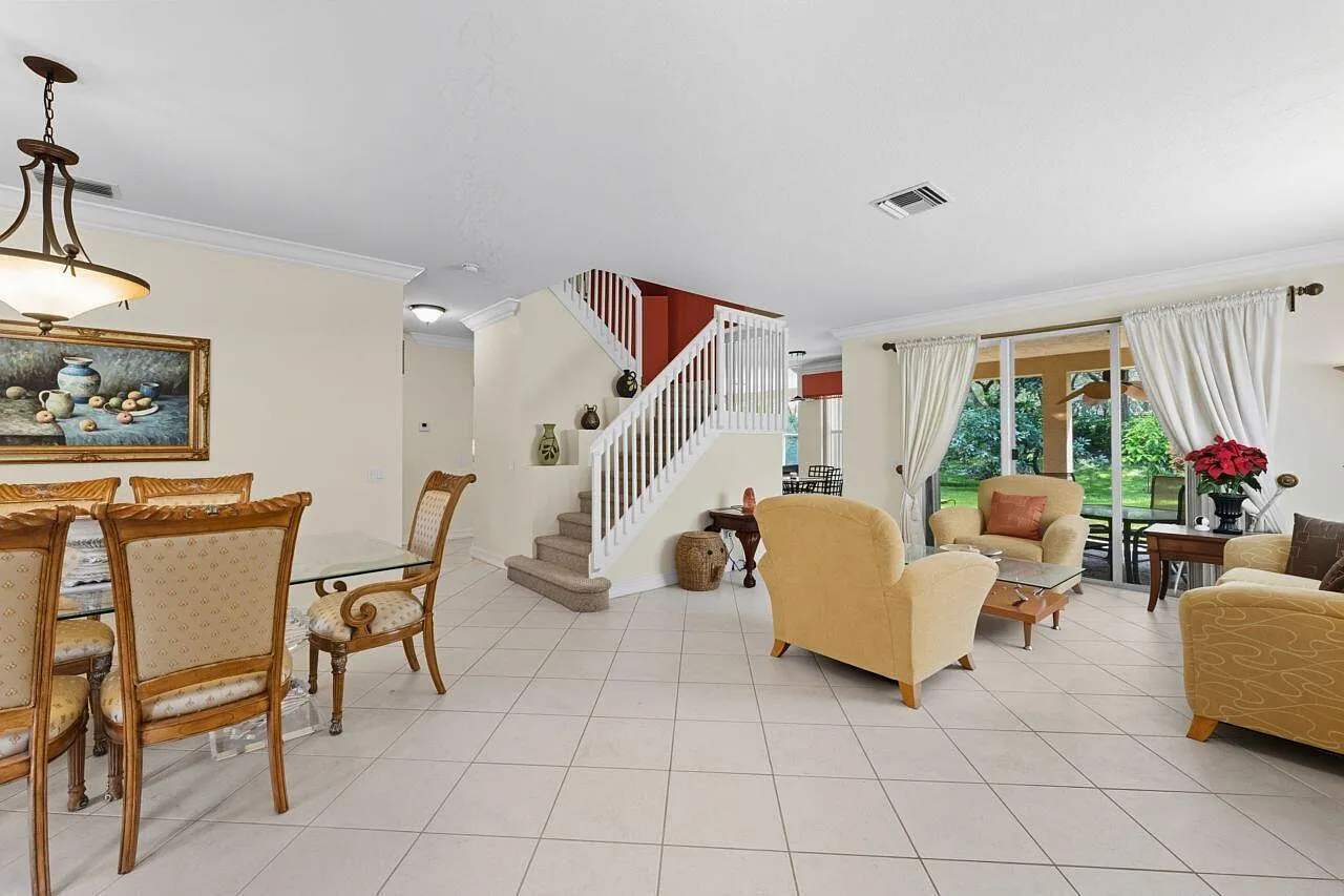 5 bed, 3.0 bath, 2941 sqft, $5,000 — Photo 3