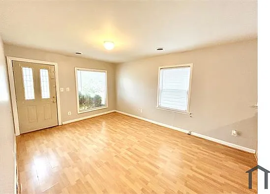 13797 Hendricks Ave — Photo 3