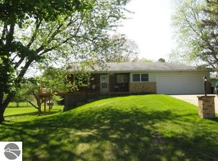 1014 Essex Dr, Lake Isabella, MI