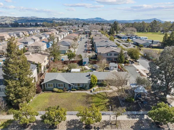 2108 Fulton Road, Santa Rosa, CA 95403