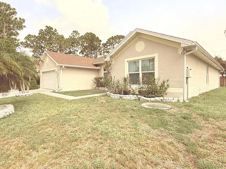 1613 SW Whipple Ave — Photo 3