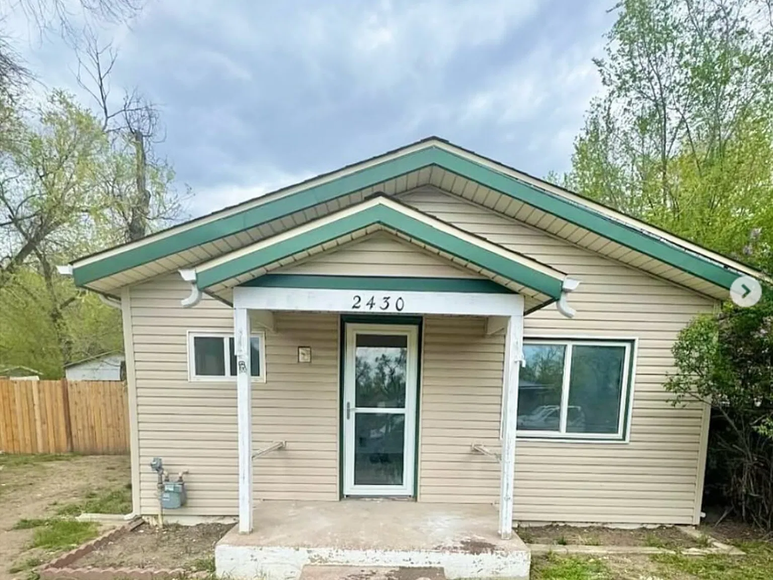 2430 E Monument St — Photo 2