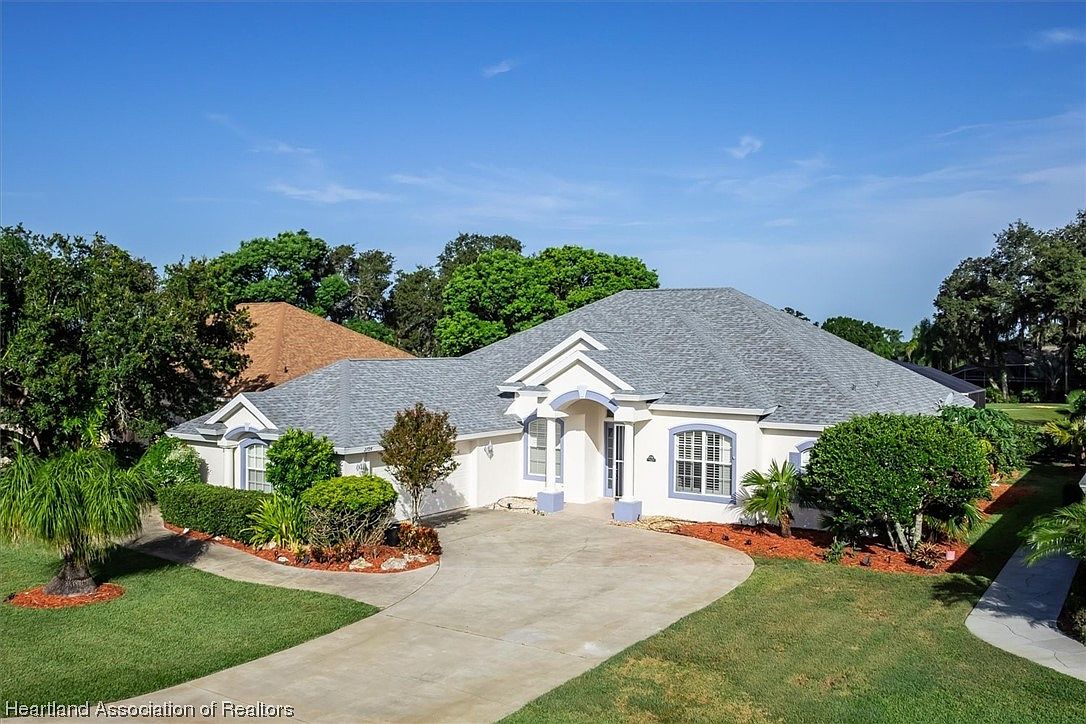 2725 Treasure Cay Ln