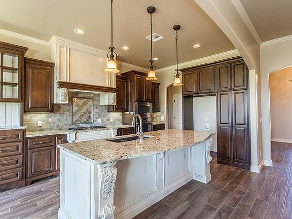 3rd image of 2208 W Mickey Dr
