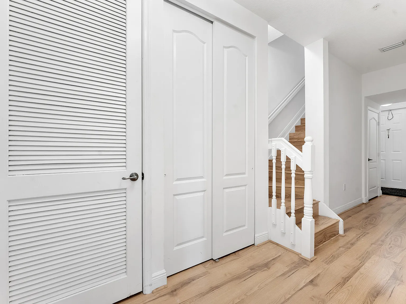3 bed, 3.5 bath, 2334 sqft, $4,500 — Photo 3