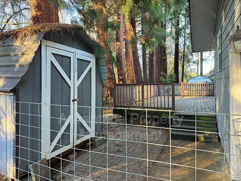 1340 SW Timian St — Photo 32