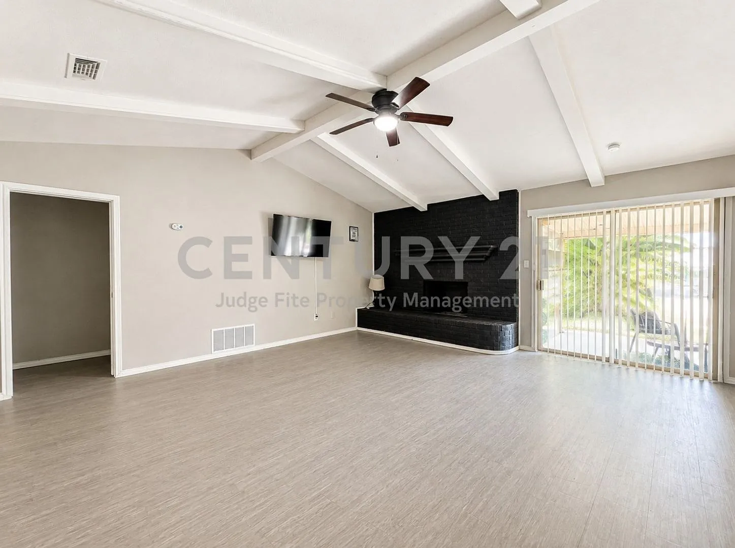 Tastefully Updated 4/2.5/2 in Fort Worth For Rent! — Photo 3
