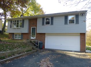 8 Picnic Woods Rd, Lititz, PA 17543