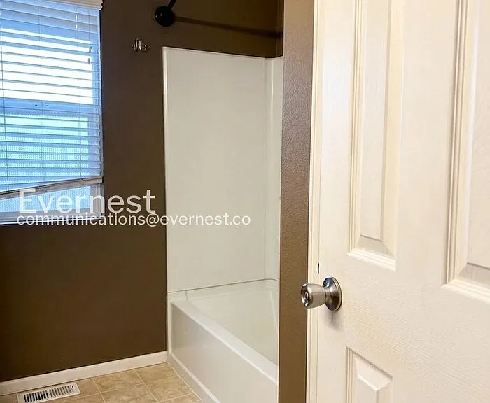 8215 Silver Glen Dr — Photo 10