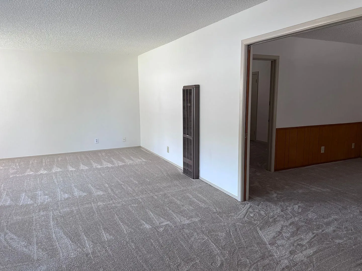 Coming Soon!! Excellent Santa Clara Location With Garage & Office/Bonus Room In Back - Desirable ... — Photo 4
