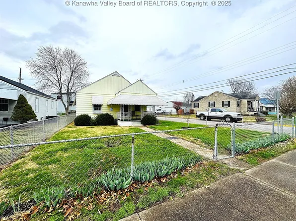 5102 Indiana St, South Charleston, WV 25309