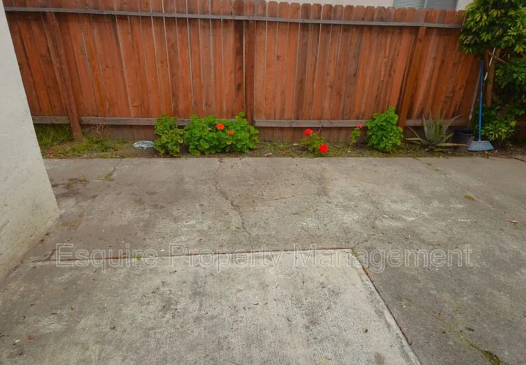 2050 N Ventura Rd #2 — Photo 13