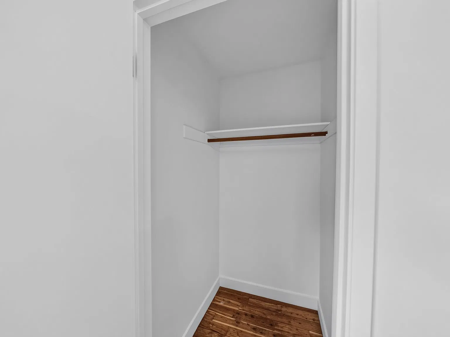 5 bed, 3320 sqft, $8,000 — Photo 3