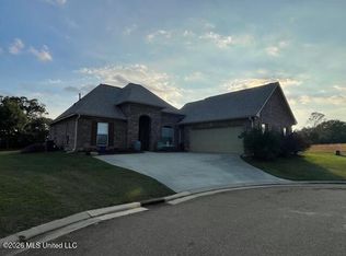 1018 Fairway Cv, McComb, MS 39648