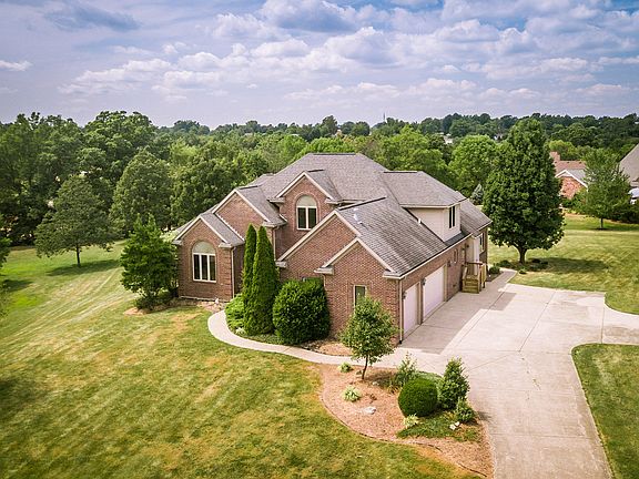 3rd image of 147 Shady Oak Ct