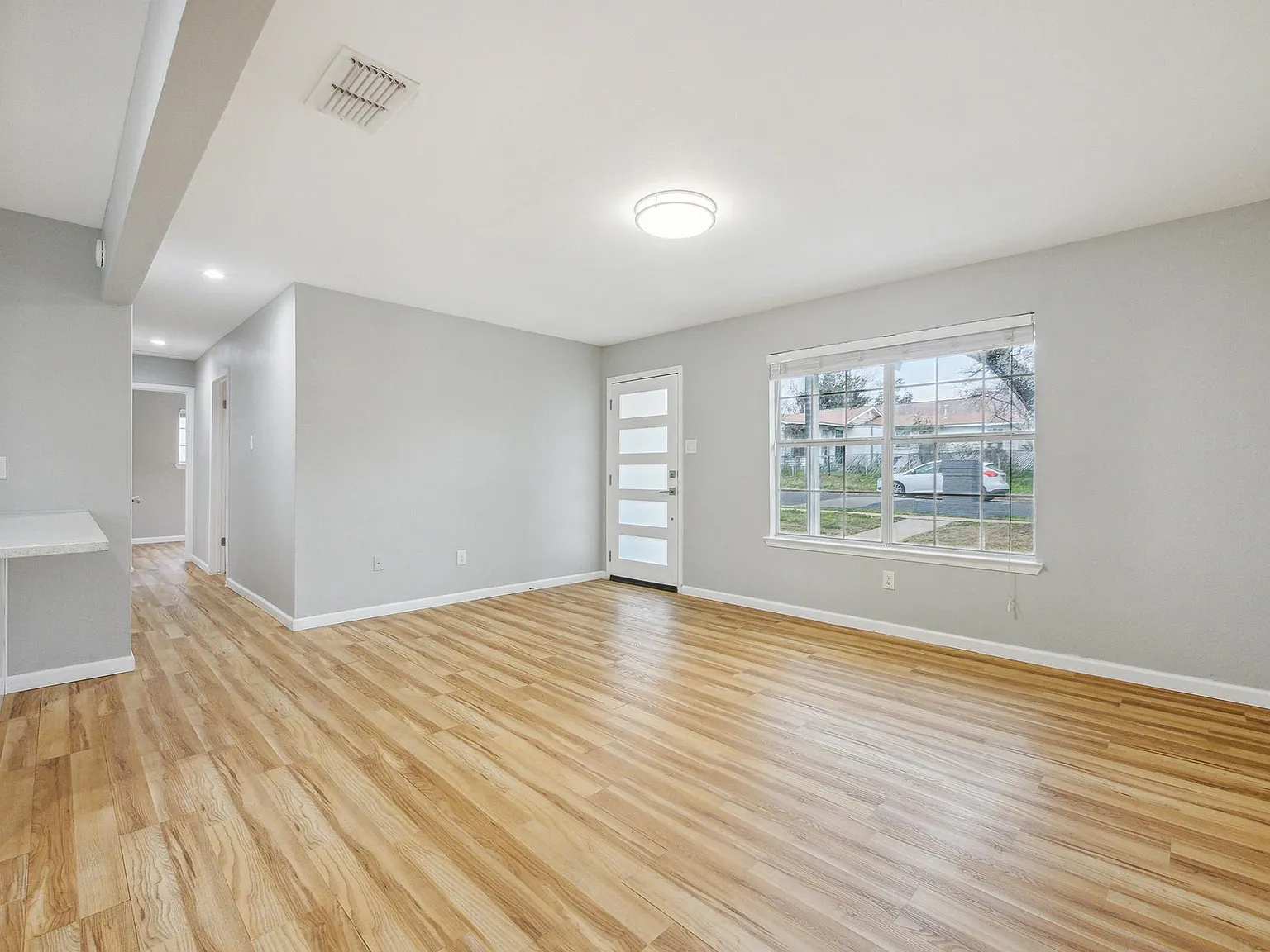3 bed, 2.0 bath, 1968 sqft, $2,800 — Photo 2