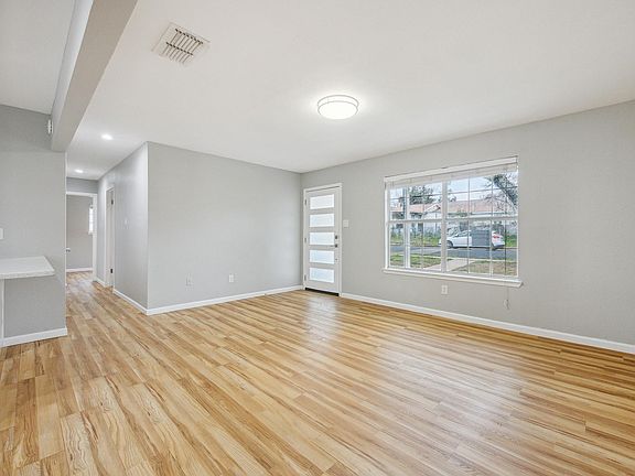 2nd image of 1111 Lawson Ln