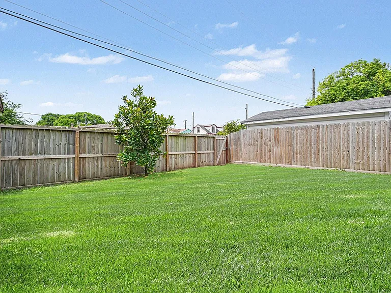 5323 Menard Ave — Photo 24