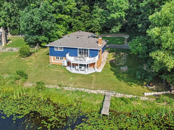 6380 Oak Ridge Dr, Jonesville, MI 49250