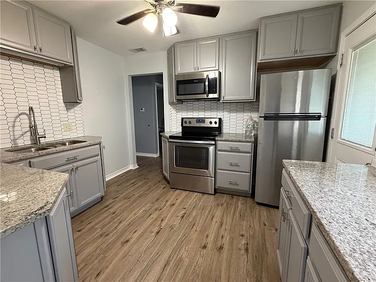 762 Sharon Dr — Photo 2