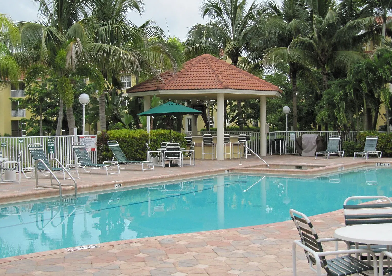 St. Croix At Pelican Marsh ** 2/2 Condo - Great Location Close To Vandy Beach One Car Garage Gated — Photo 3